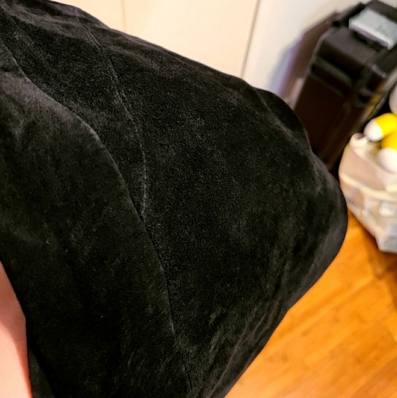 Midi black suede skirt by Danier Leather - Picture 6 of 6